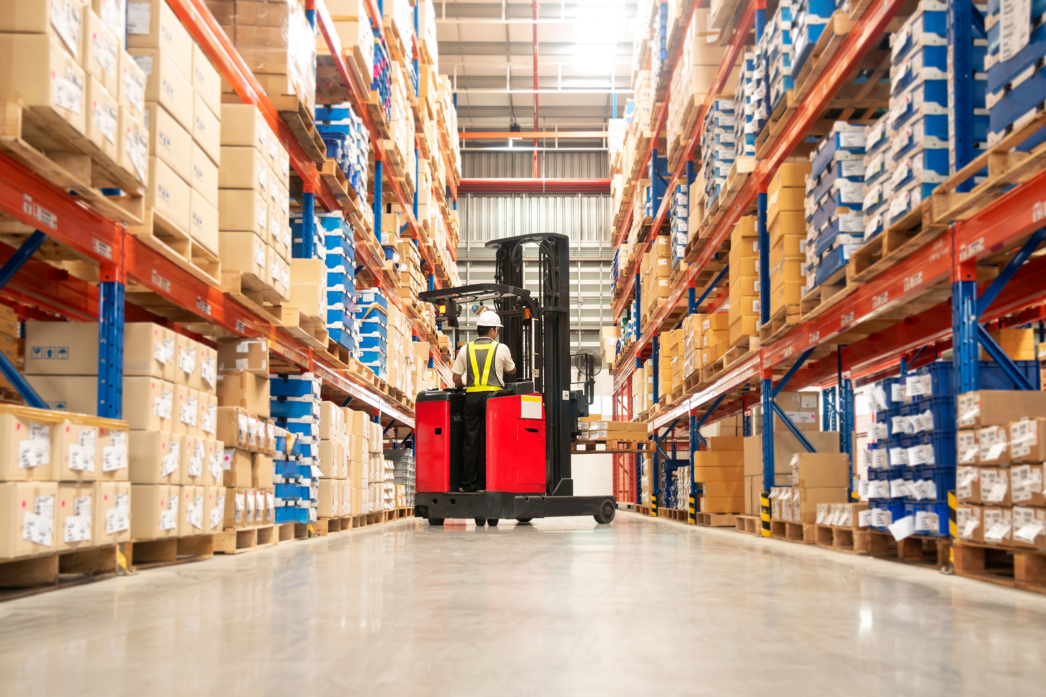 A well-designed warehouse can increase efficiency, improve productivity, & increase profits. Dive in to learn how to optimize your warehouse design.